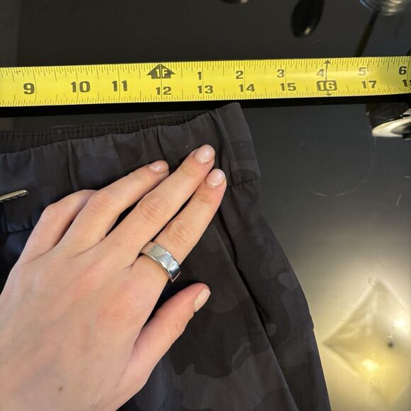 Lululemon Women's On the Fly‎ Athletic Pants  27" Black Camo 6 - Picture 6 of 8